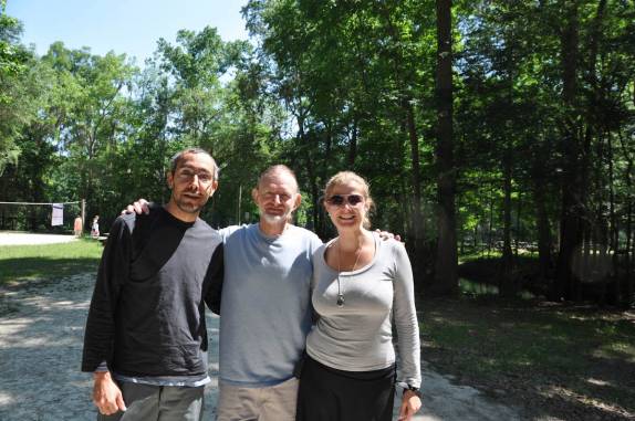 Junto com Larry Green, um dos mais experientes mergulhadores de caverna do mundo, em Ginnie Springs, na Flórida, nos Estados Unidos